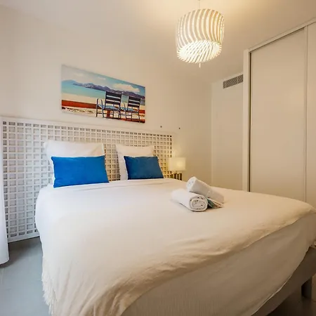 Design Avec Terrasse Et Proche De Daire *