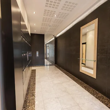 Design Avec Terrasse Et Proche De Daire Cannes