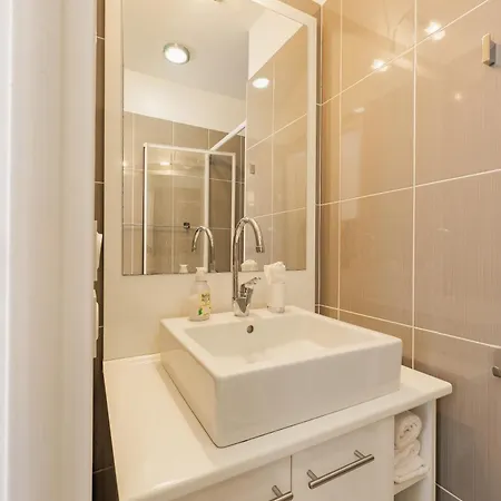 Design Avec Terrasse Et Proche De *